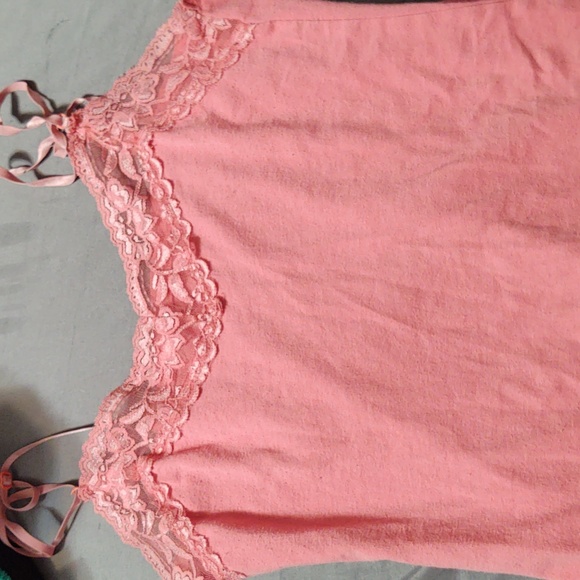 Salmon tank with adjustable spaghetti straps and lace trim. - Picture 1 of 1